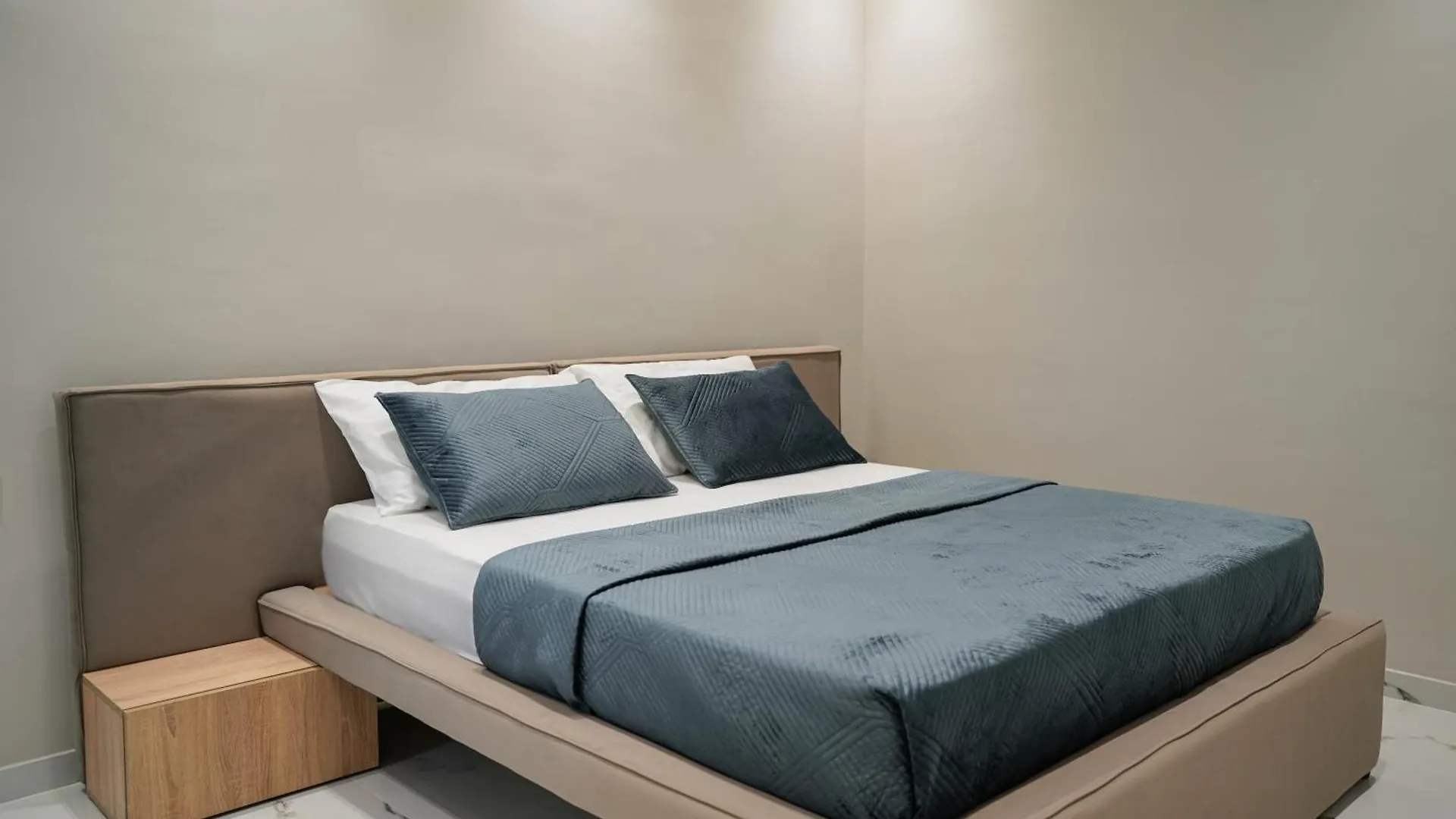 Azura Adriatik Apartments ゴーレム