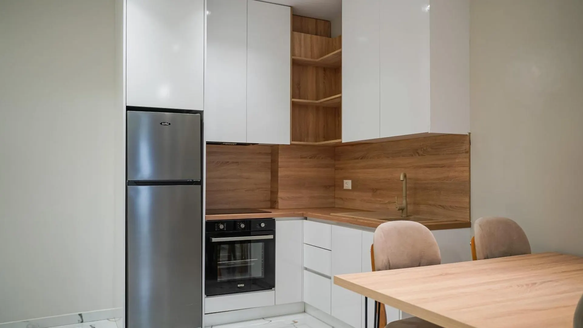 Azura Adriatik Apartments ゴーレム