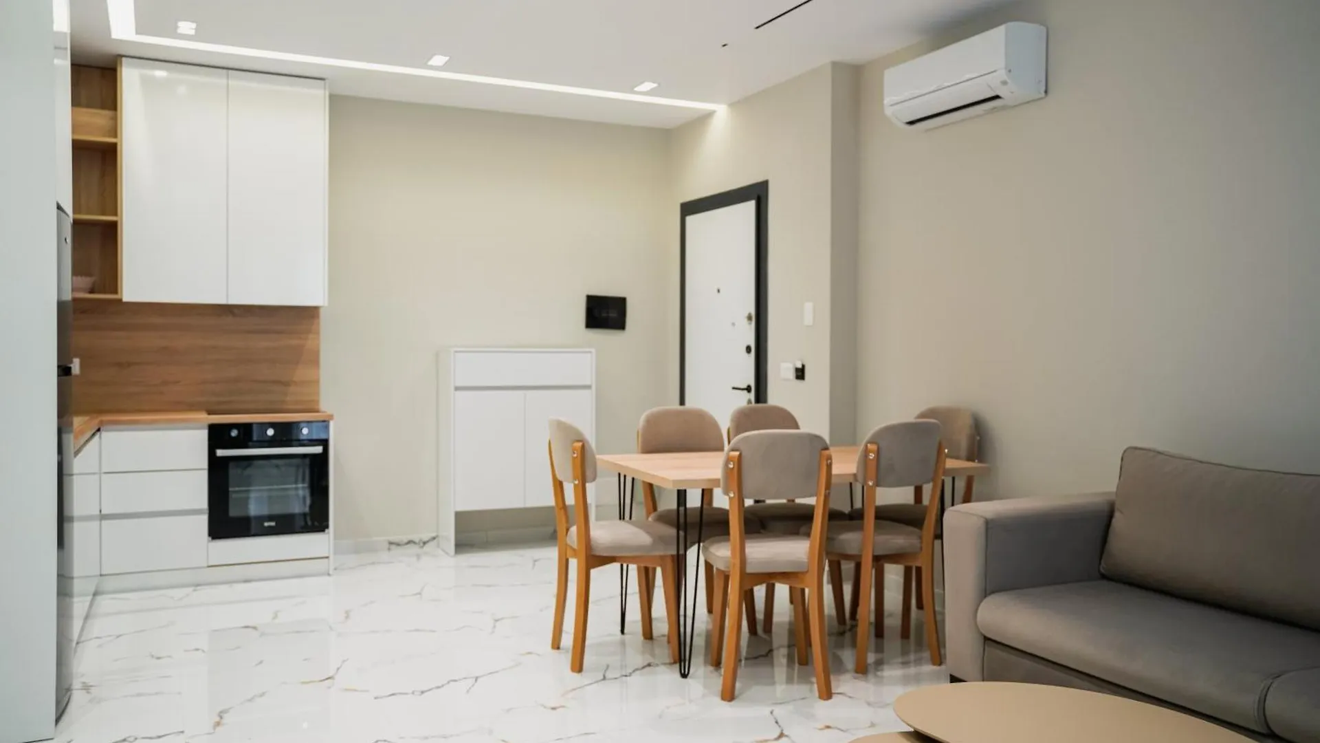 Azura Adriatik Apartments ゴーレム