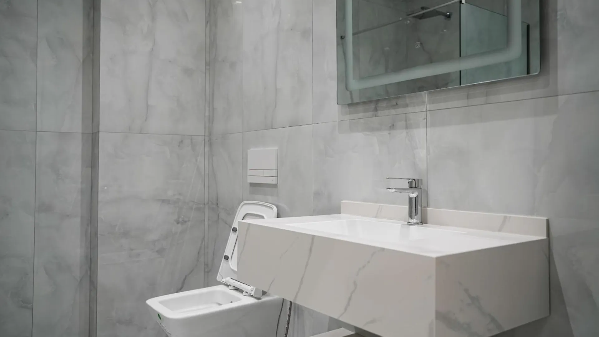 Azura Adriatik Apartments ゴーレム